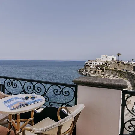 ネットゥーノ ホテル 4*