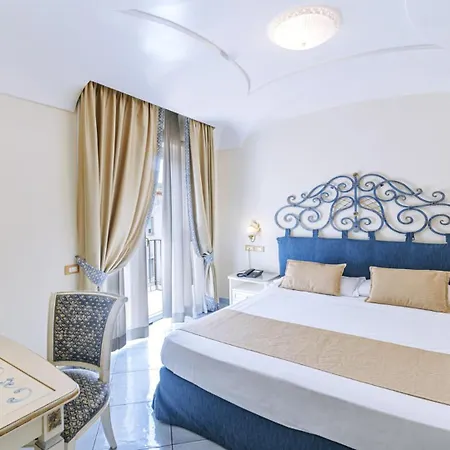 ホテル ネットゥーノ 4*