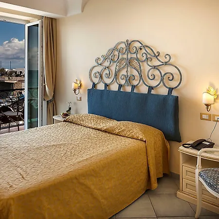 ネットゥーノ ホテル