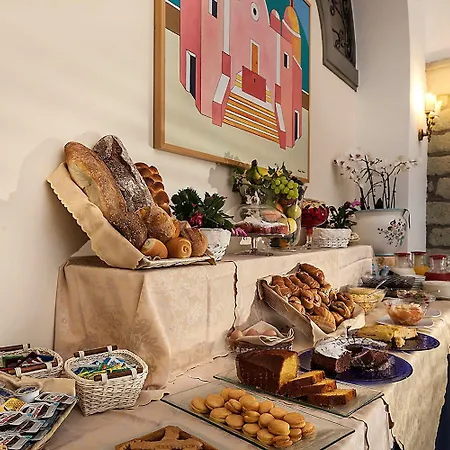 ネットゥーノ ホテル 4*