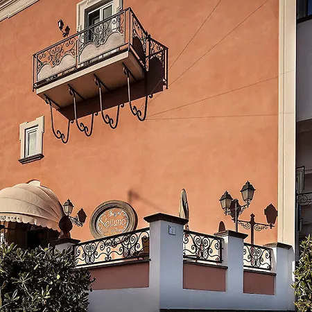 ネットゥーノ ホテル 4*